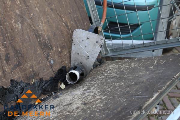 Dakdekkers gasbrander voor bitumen werkzaamheden in De Meern Dakdekkers gasbrander voor bitumen werkzaamheden in De Meern