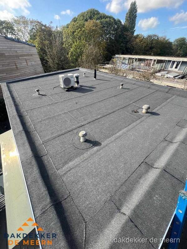 Kosten dakdekker: afgewerkt plat bedrijfsdak met bitumen in De Meern Kosten dakdekker: afgewerkt plat bedrijfsdak met bitumen in De Meern