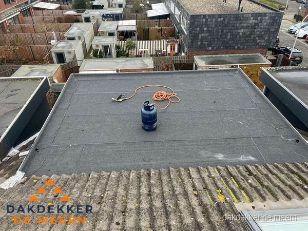 Dakreparatie plat dak met bitumen in De Meern Dakreparatie plat dak met bitumen in De Meern
