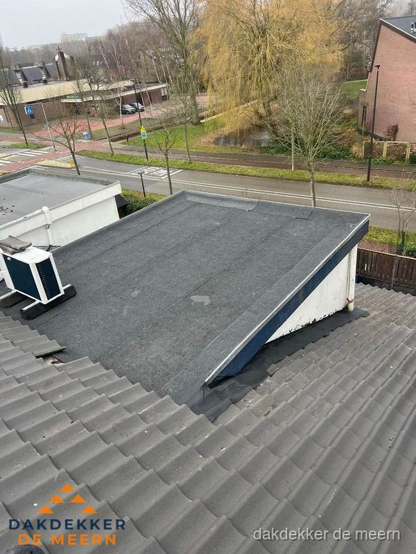 Plat dak met bitumen isolatie en dakbedekking in De Meern Plat dak met bitumen isolatie en dakbedekking in De Meern