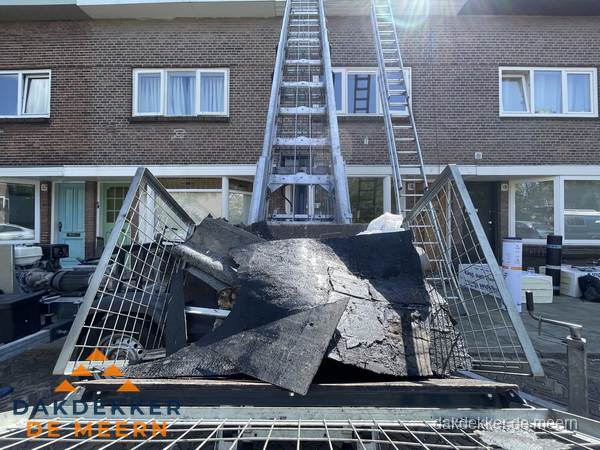 Kosten dakreparatie: dakschade aan flatgebouw in De Meern Kosten dakreparatie: dakschade aan flatgebouw in De Meern