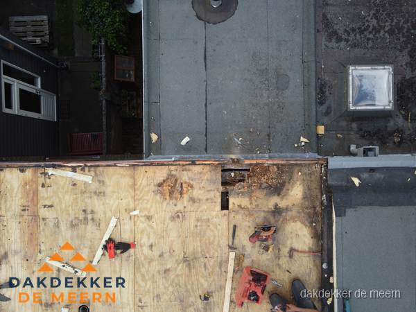 Dakschade en renovatie plat dak vanuit de lucht in De Meern Dakschade en renovatie plat dak vanuit de lucht in De Meern