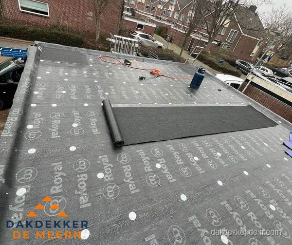 Dakrenovatie plat dak met bitumen dakbedekking in De Meern